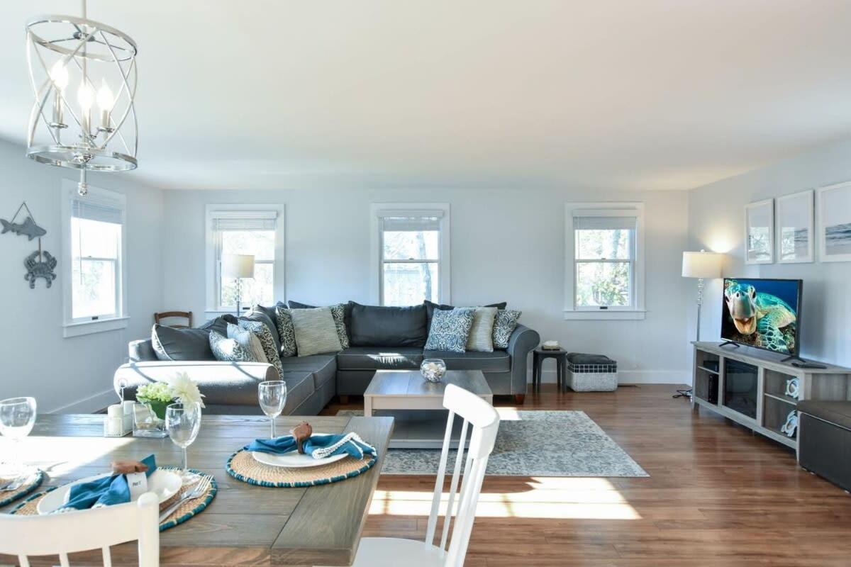 Wrap-Around Porch Mins To Beach Chatham Dış mekan fotoğraf